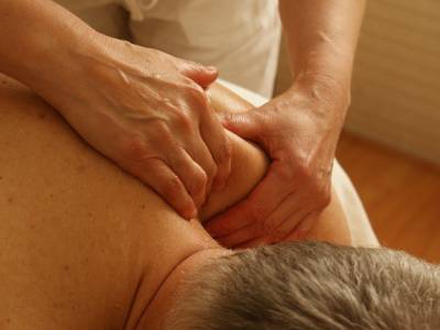 massage-389716_640